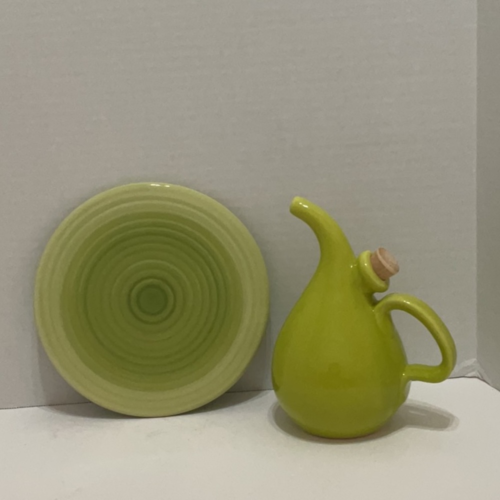 La Dolce Vita Olive Oil Decanter & Hausenware Trivet